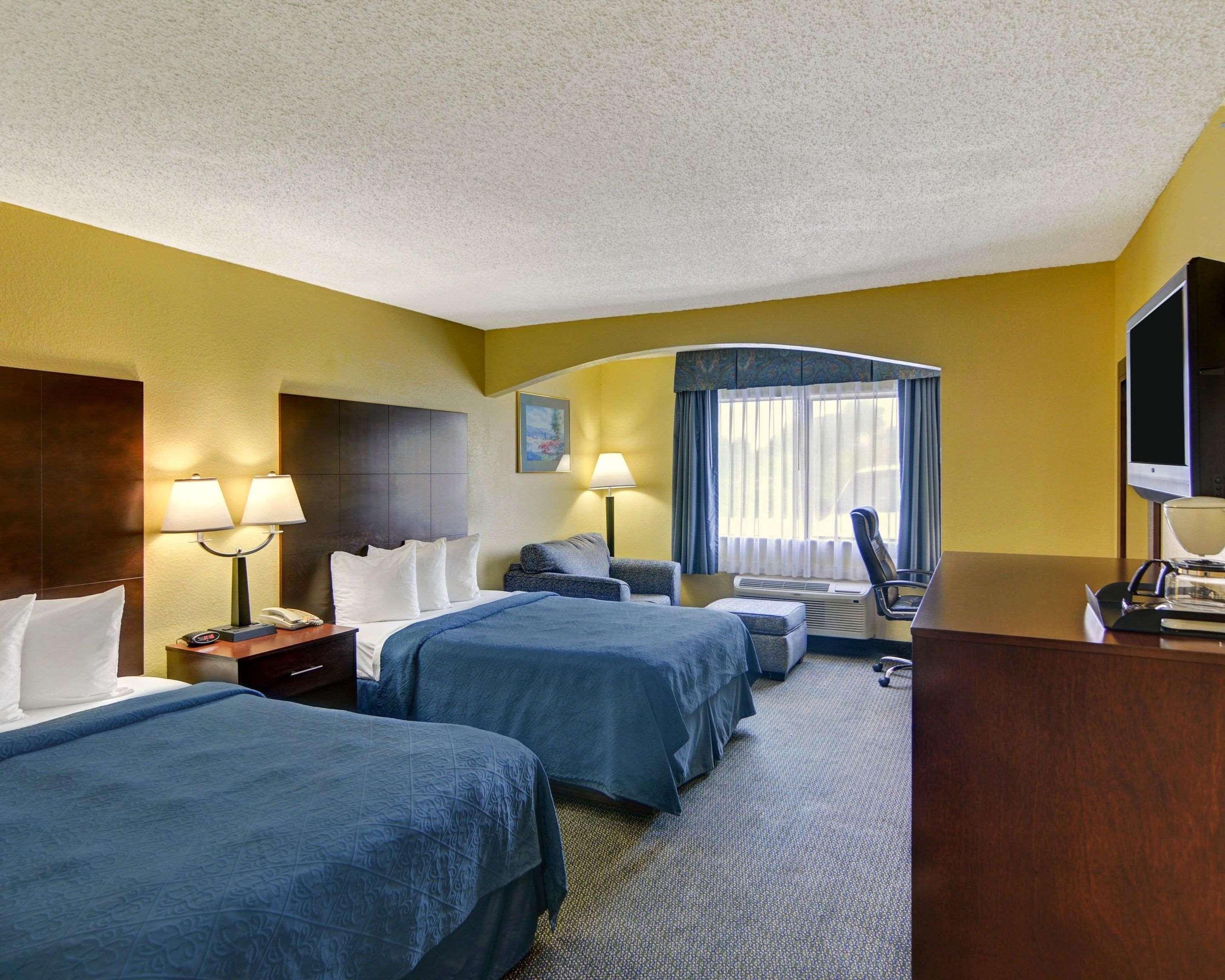 Quality Inn & Suites Grand Prairie Exterior photo