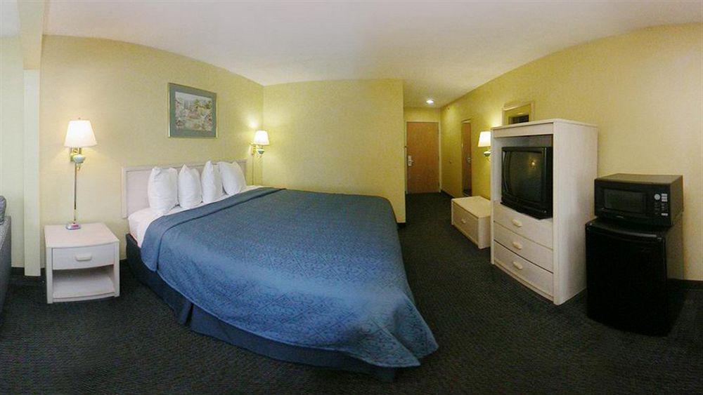 Quality Inn & Suites Grand Prairie Exterior photo